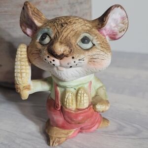 HOMCO FIGURINES Harvest Country Mouse ~ Overalls ~ Corn ( 4"×3" )